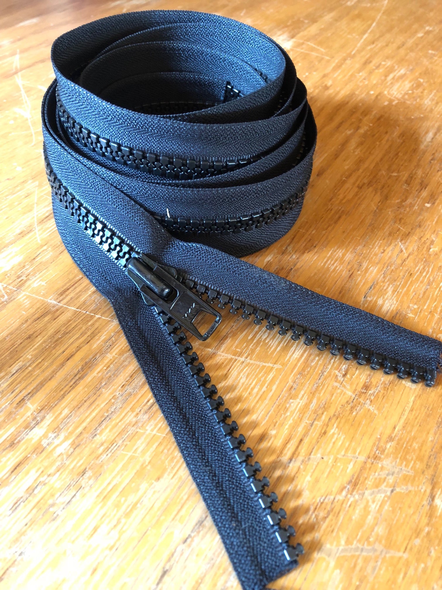 Black YKK #10 zipper and pull